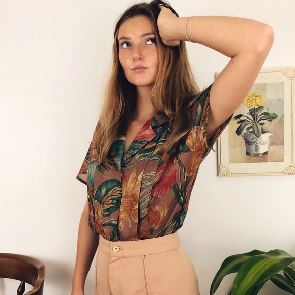 Pleated Rustic Paradise Top - Picture 5 of 8